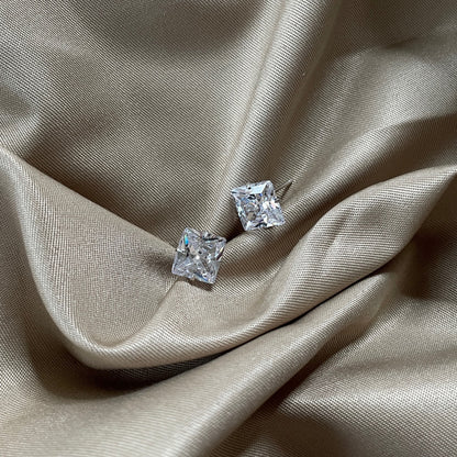 [kincade]Stylish Shiny Square Center Stone Stud Earrings