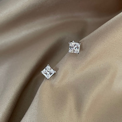 [kincade]Delicate Square Shape Earrings