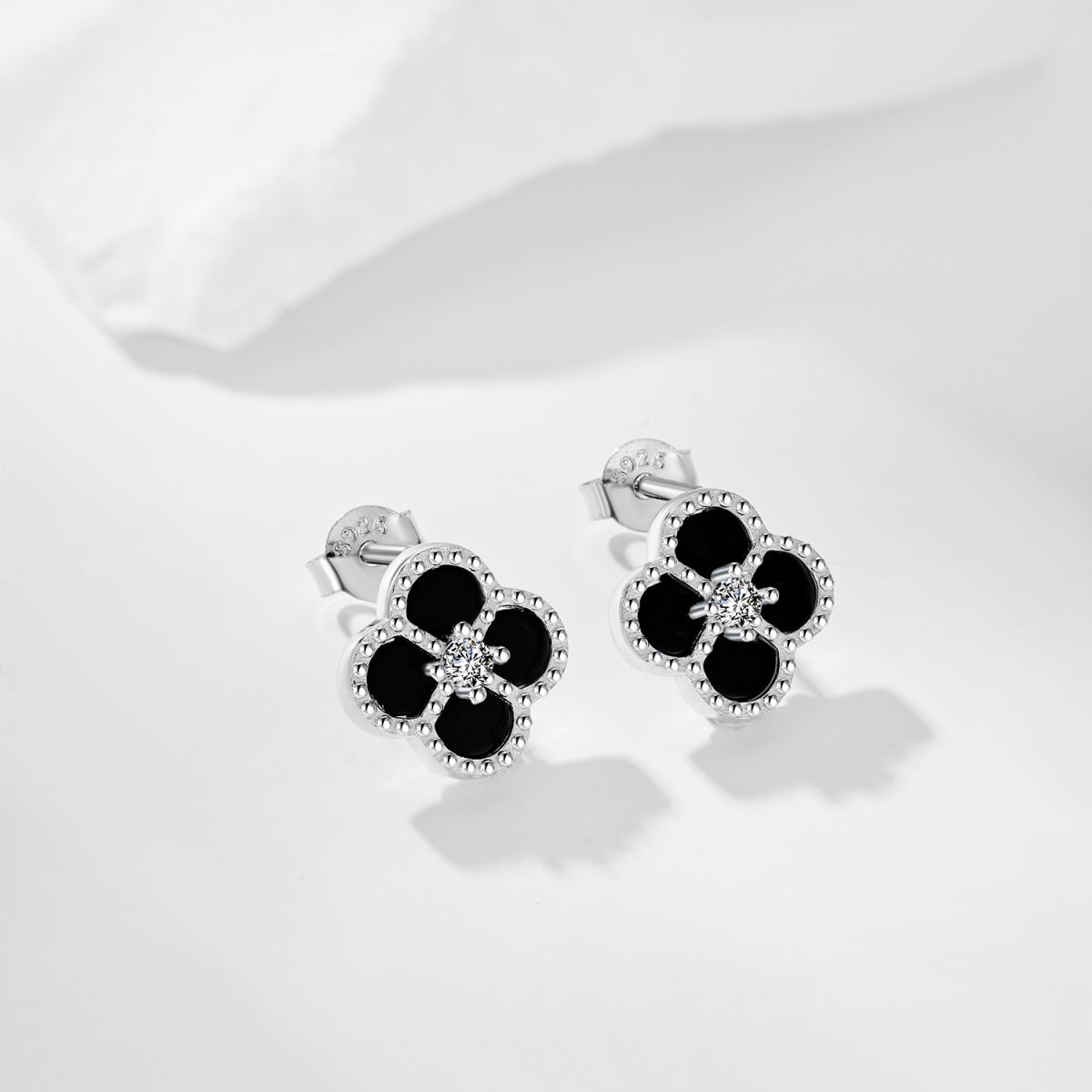 [kincade]Four-Leaf Clover Flower Shape Exquisite Earrings