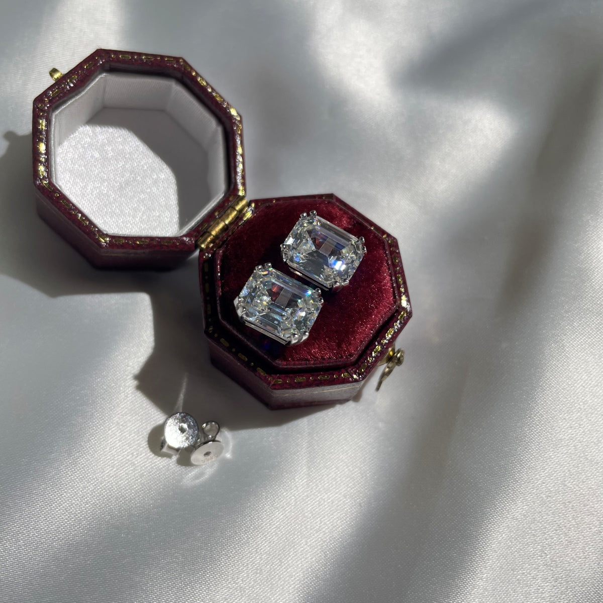 [kincade]Dazzling Square Shape Earrings