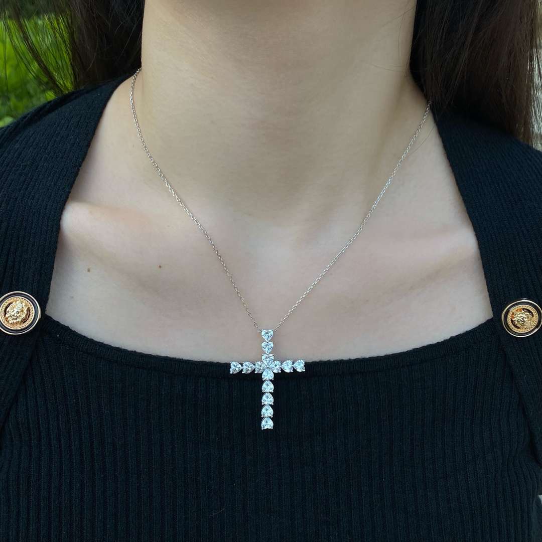 [kincade]Radiant Cross Shape Necklace