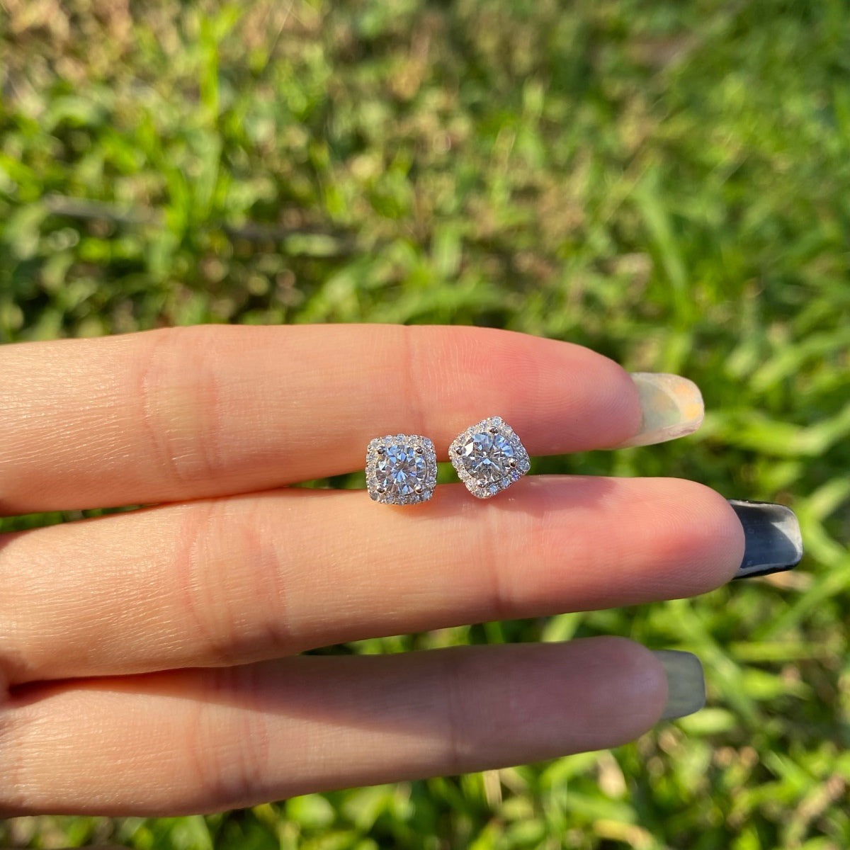 [kincade]Classic Round Center Stone Stud Earrings