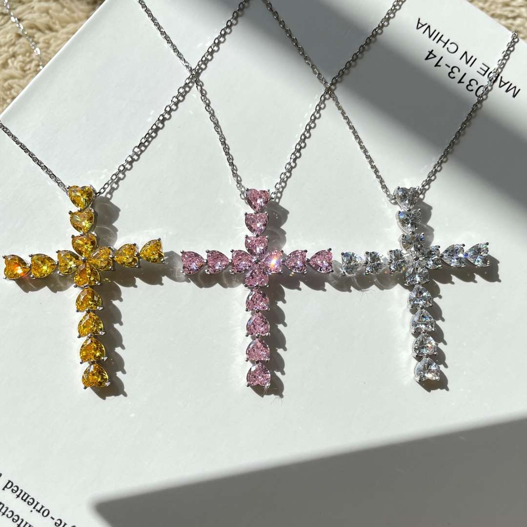 [kincade]Radiant Cross Shape Necklace