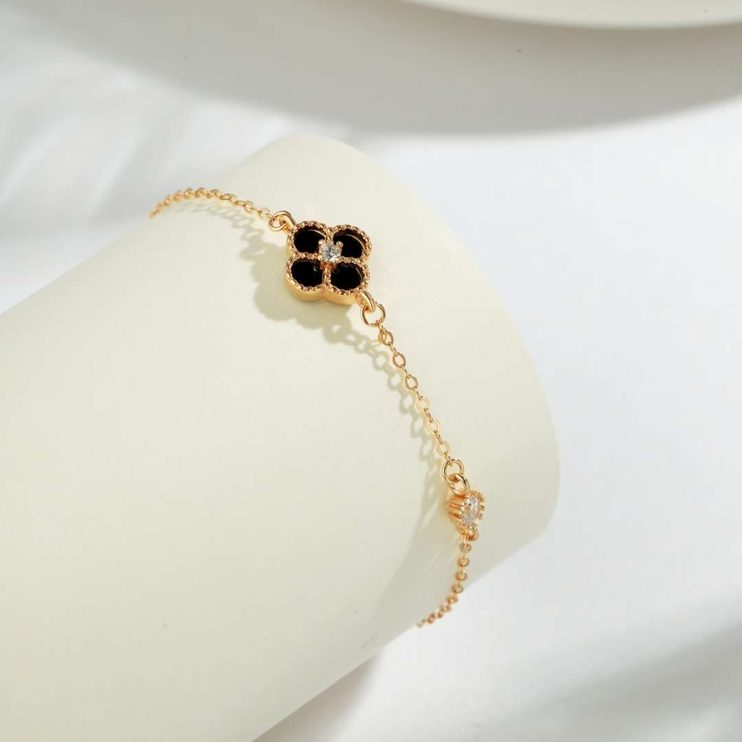 [kincade]Delicate Four Leaf Clover Bracelet