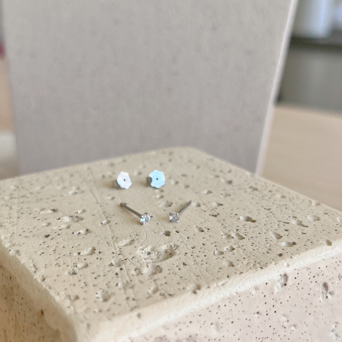 [kincade]Delicate Solitaire Earrings