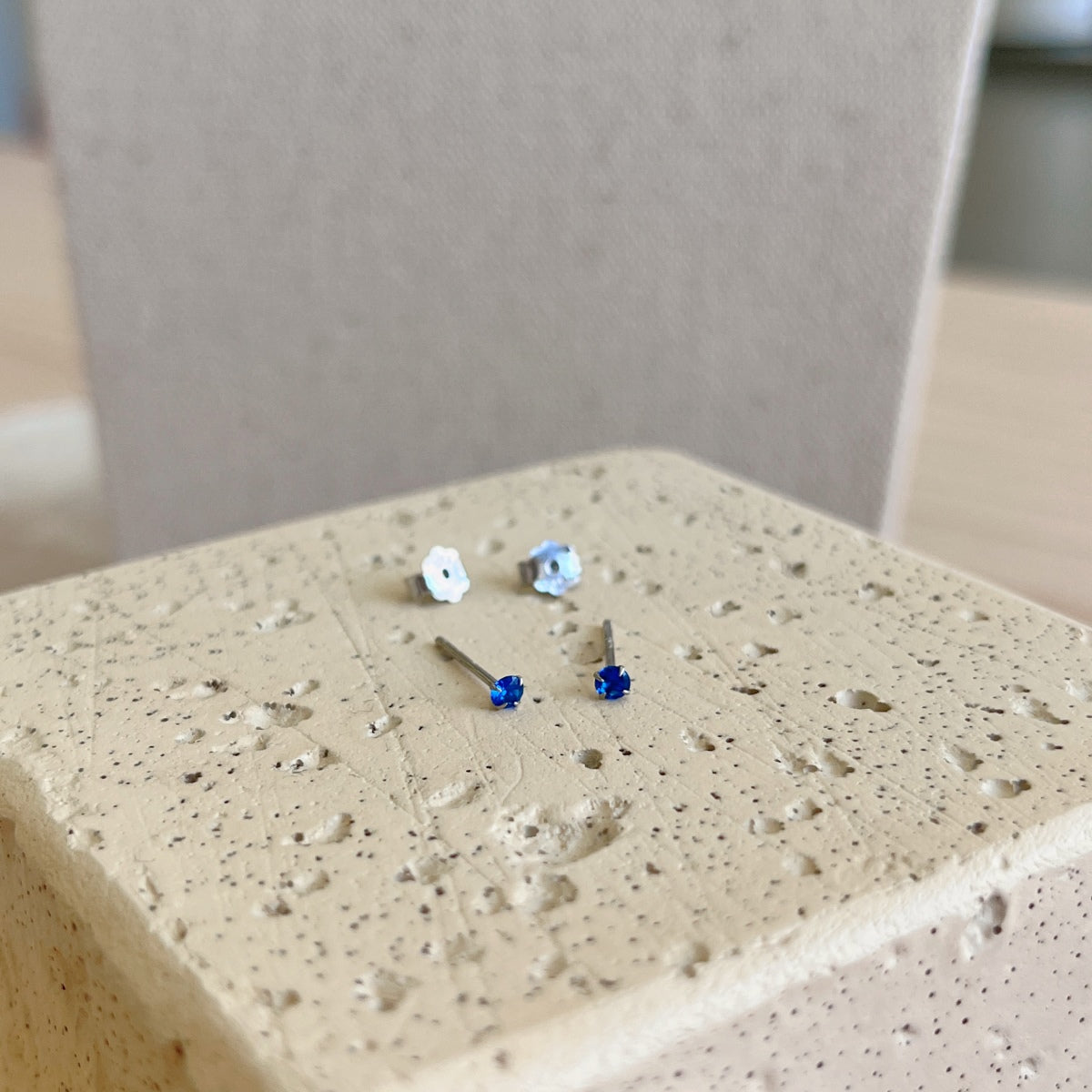 [kincade]Delicate Solitaire Earrings