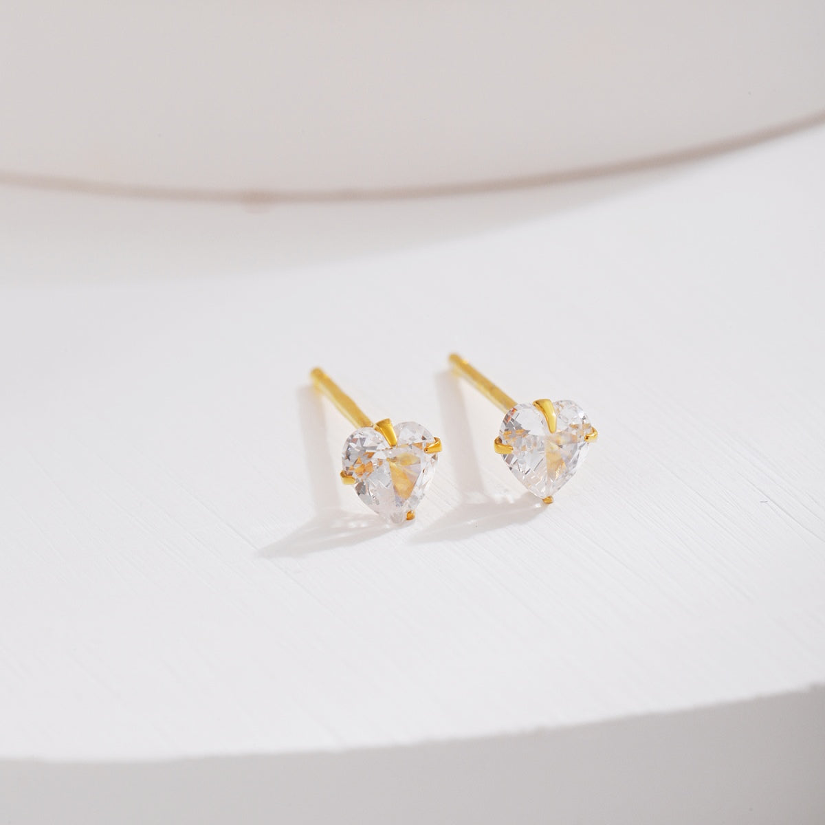 [kincade]Sparkling Heart Shaped Simple Earrings