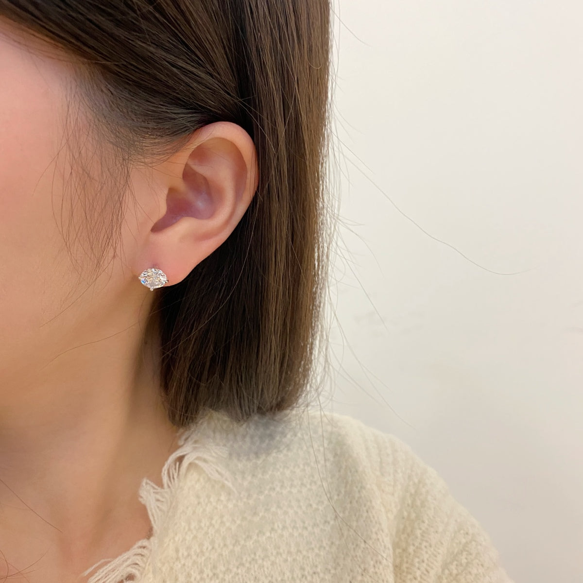 [kincade]Stylish Shiny Round Center Stone Stud Earrings