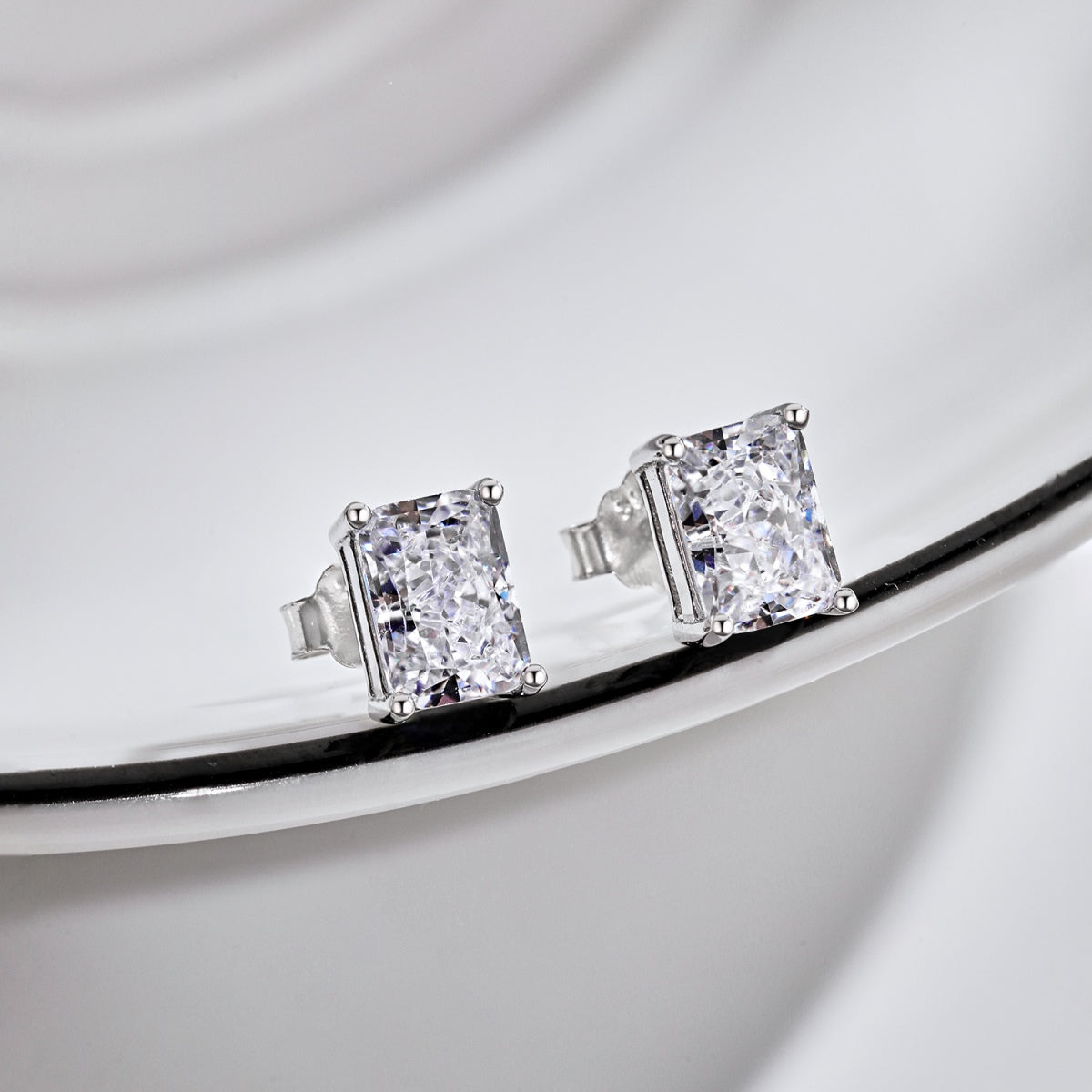 [kincade]Radiant Luxurious Princess Cut Daily Earrings