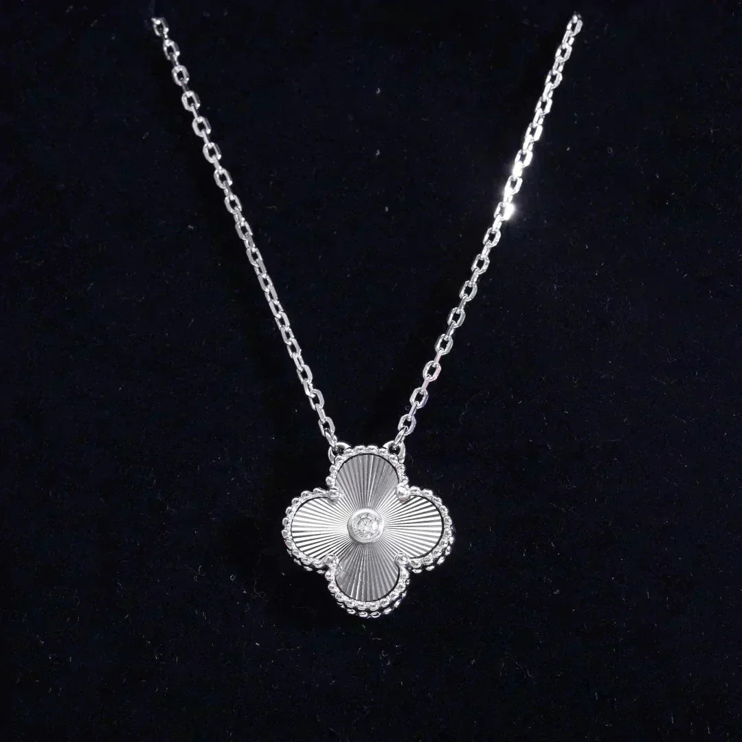 [kincade]CLOVER  15MM DIAMOND LASER NECKLACE SILVER