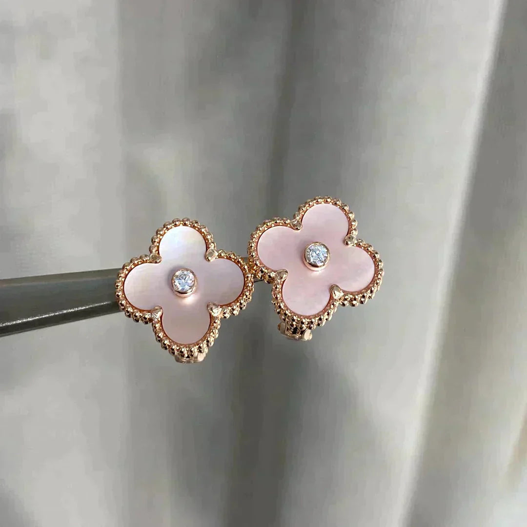 [kincade]CLOVER MEDIUM 1 MOTIFS  PINK MOP DIAMOND EARRINGS