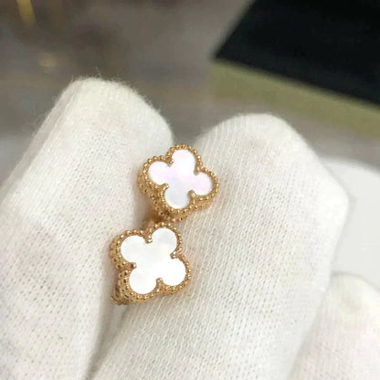 [kincade]CLOVER MINI 9.5MM WHITE MOP EARRINGS