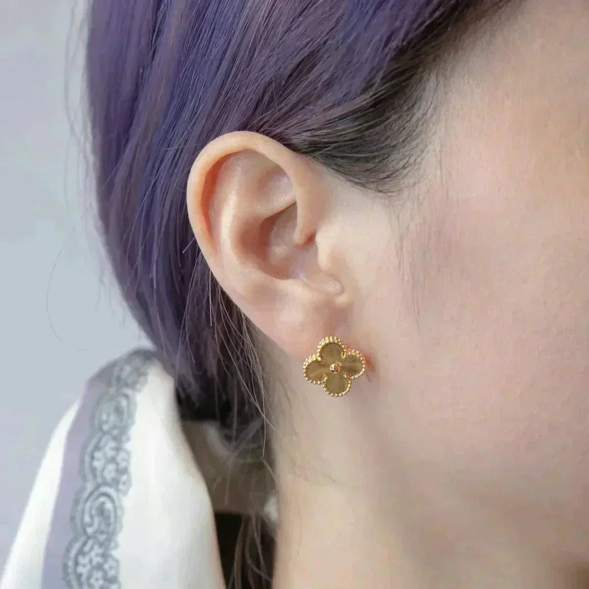 [kincade]CLOVER MEDIUM 1 MOTIFS LASER EARRINGS