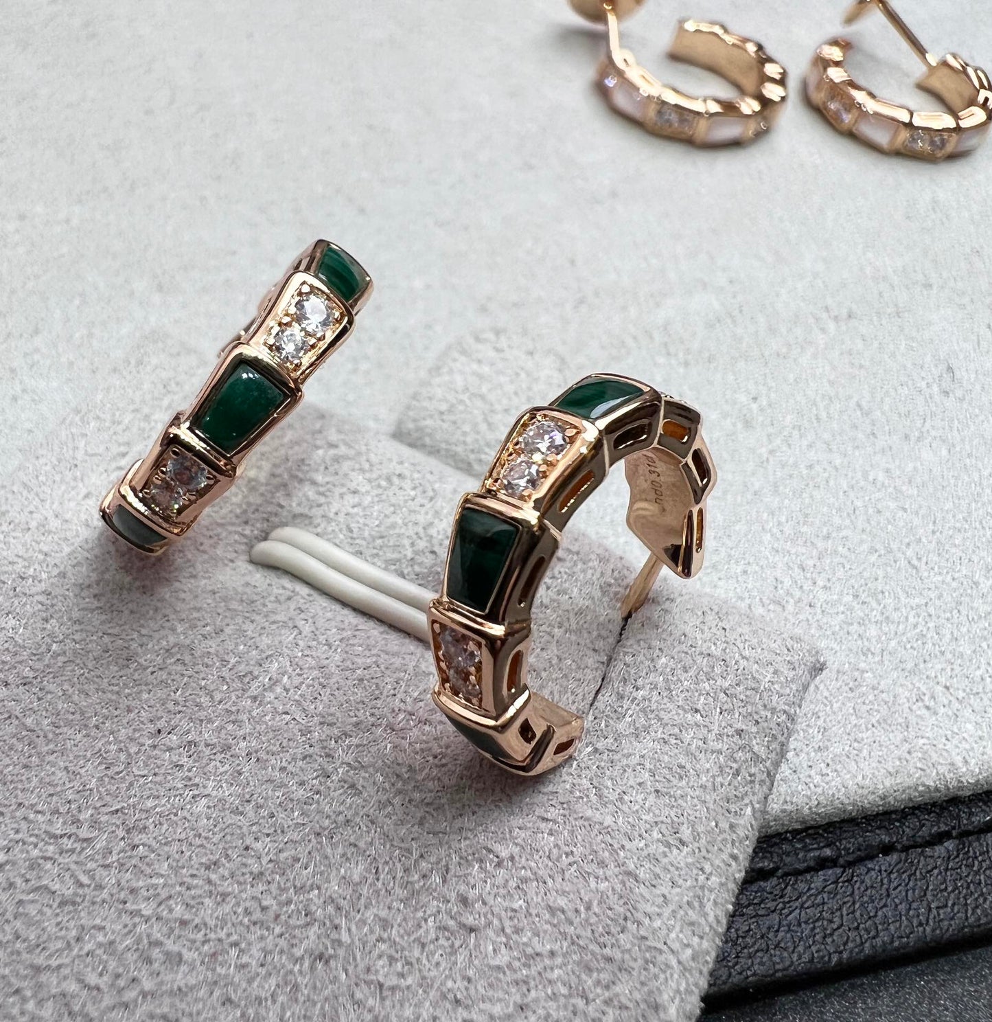 [kincade]SERPENTI MALACHITE PINK GOLD EARRINGS