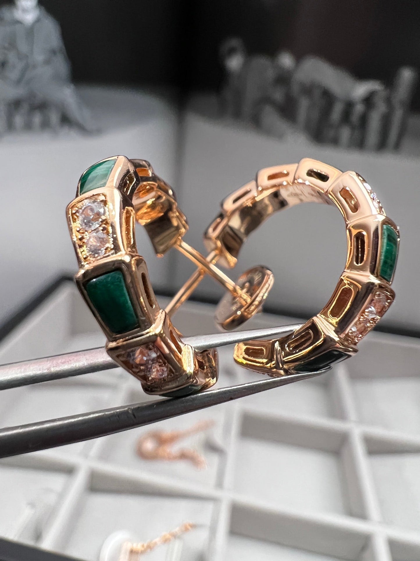 [kincade]SERPENTI MALACHITE PINK GOLD EARRINGS