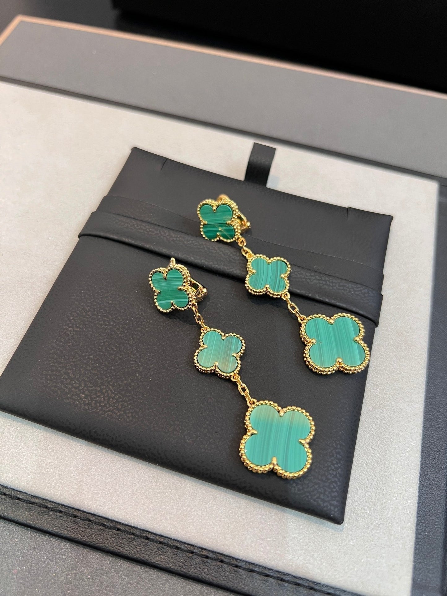 [kincade]CLOVER MALACHITE 3 MOTIFS GOLD