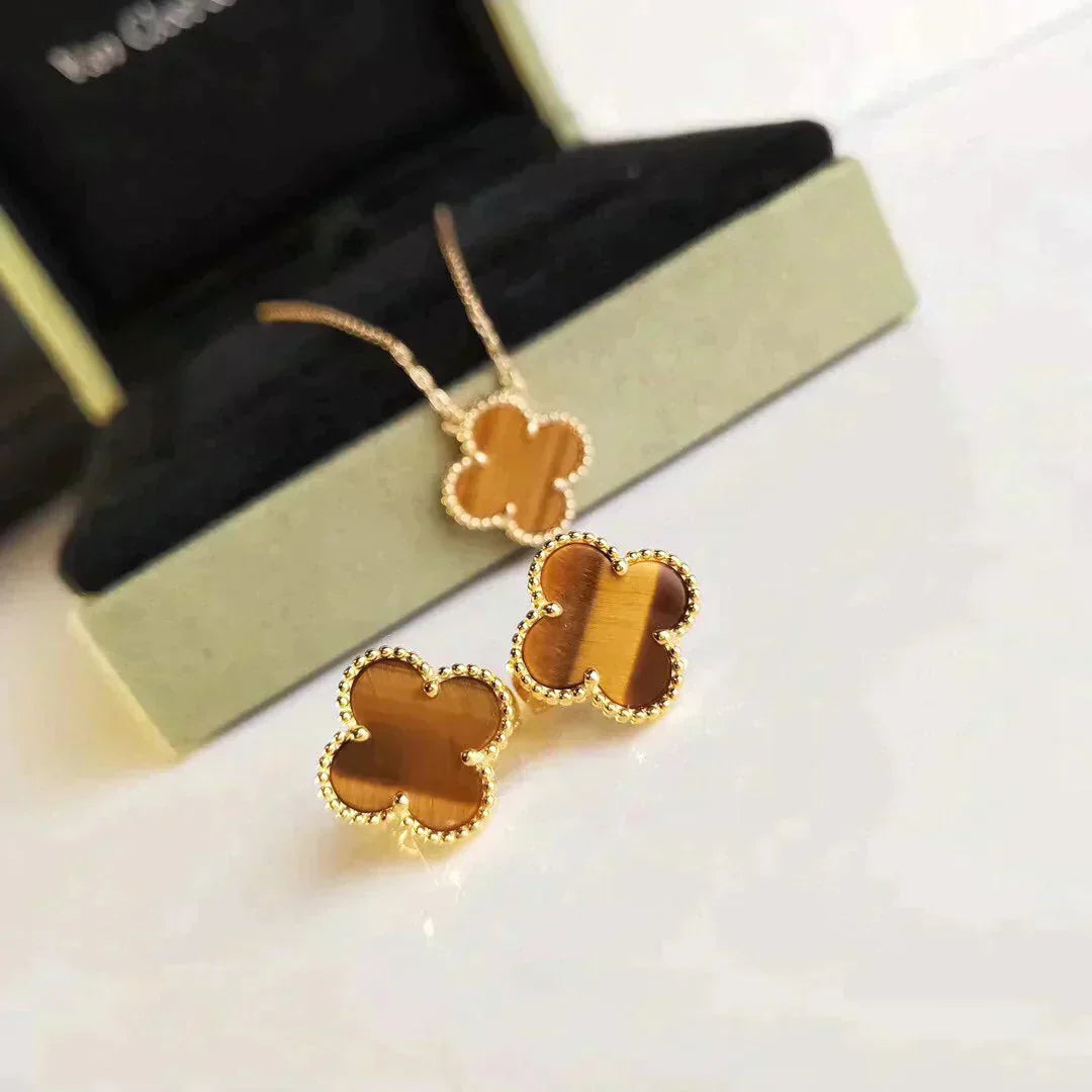 [kincade]CLOVER MEDIUM 1 MOTIFS TIGER EYE EARRINGS