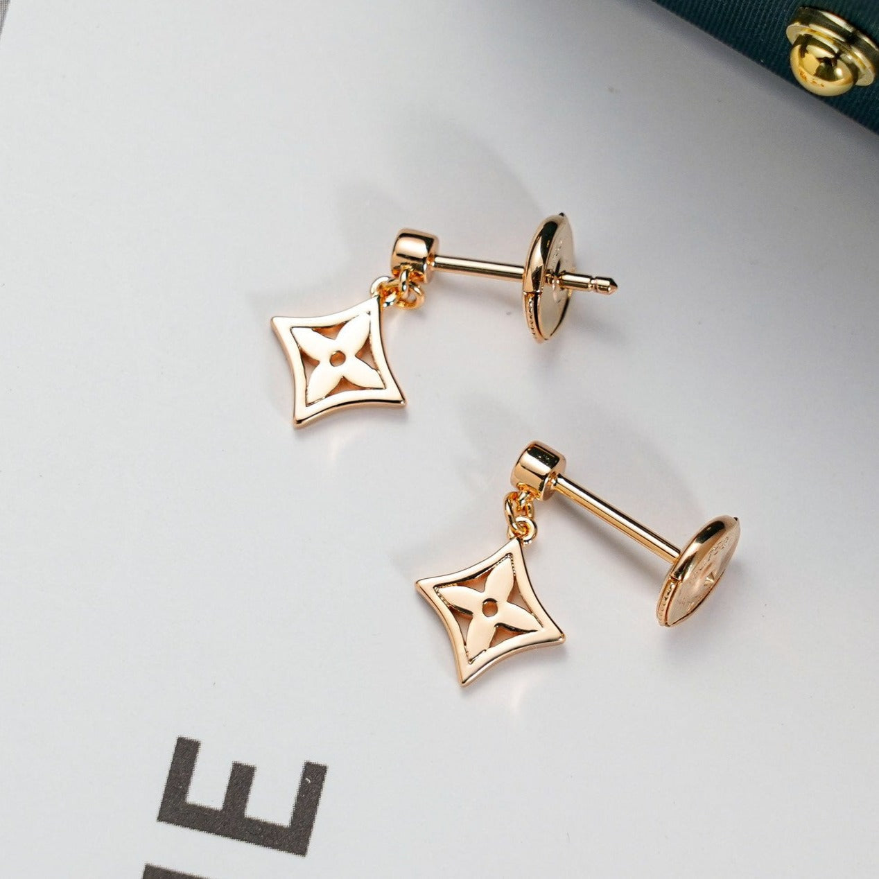 [kincade]STAR EARRINGS GOLD