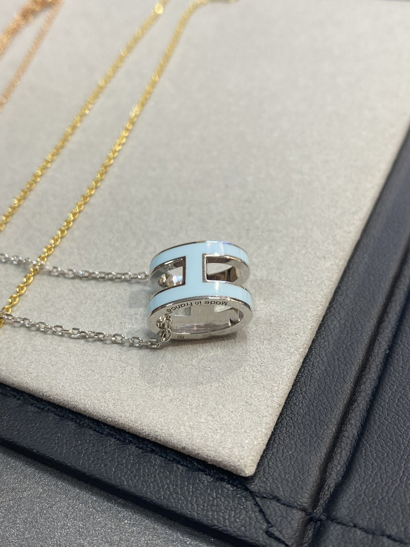 [kincade]POP H LIGHT BLUE NECKLACE