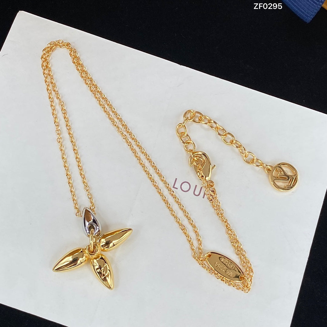 [kincade]LOUISETTE PEDANT GOLD NECKLACE