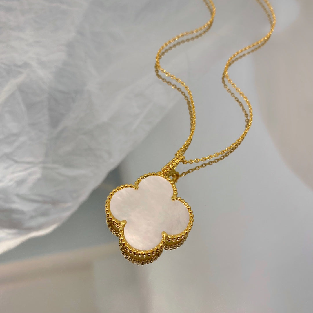 [kincade]CLOVER 25MM MOP LARGE PENDANT NECKLACE