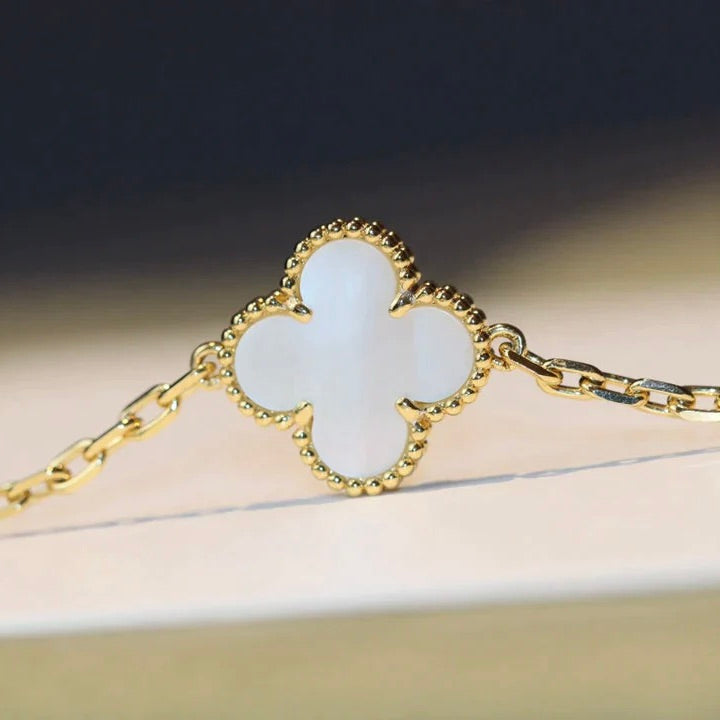 [kincade]CLOVER 20 MOTIFS WHITE MOP NECKLACE