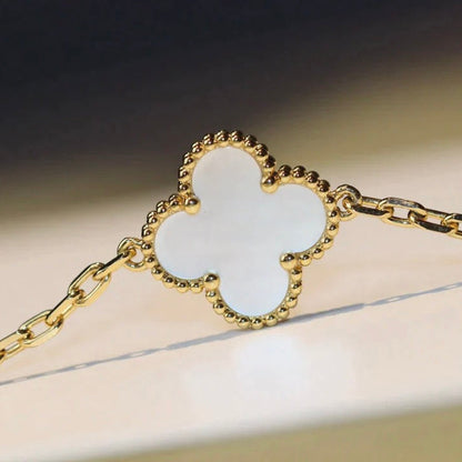 [kincade]CLOVER 20 MOTIFS WHITE MOP NECKLACE