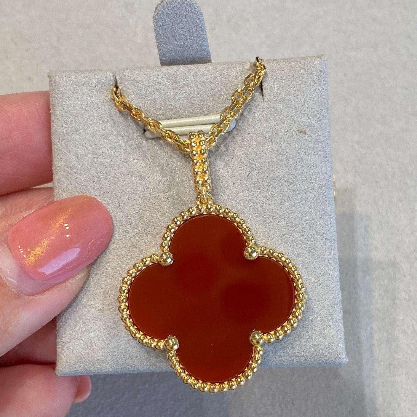 [kincade]CLOVER 25MM NECKLACE GOLD CARNELIAN