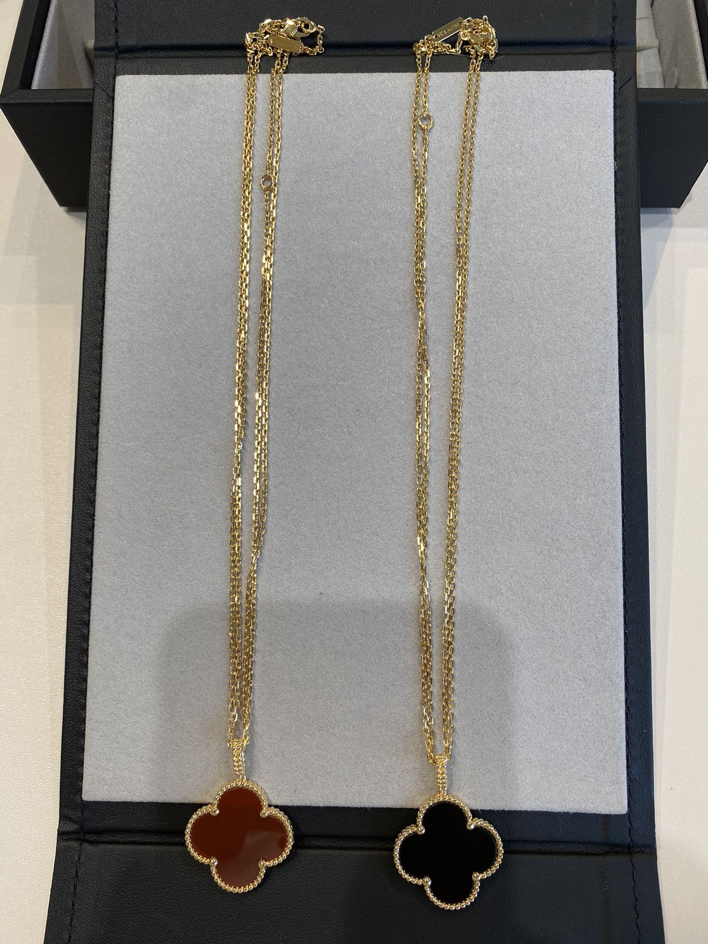 [kincade]CLOVER 25MM NECKLACE GOLD CARNELIAN