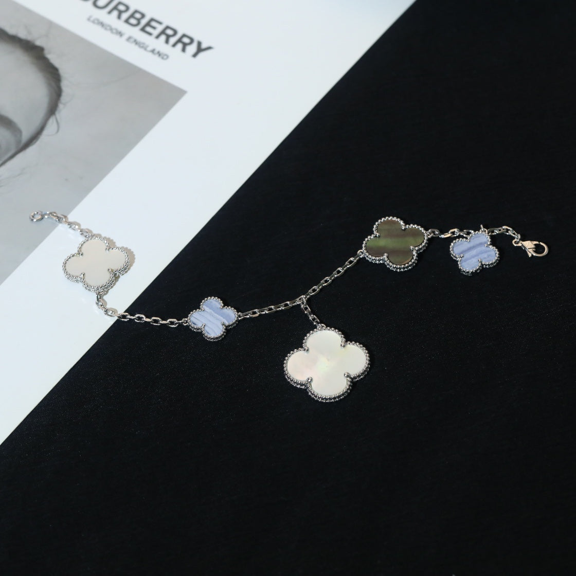 [kincade]CLOVER BRACELET 5 MOTIFS MOP CHALCEDONY SILVER