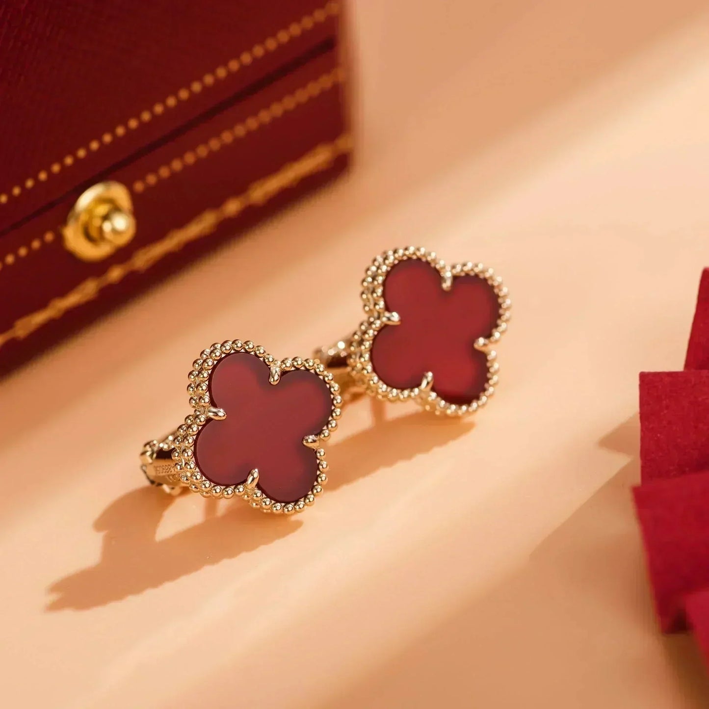 [kincade]CLOVER MEDIUM 1 MOTIFS CARNELIAN  EARRINGS