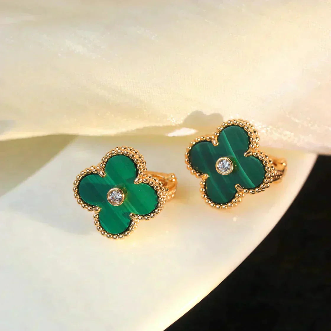 [kincade]CLOVER MEDIUM 1 MOTIFS MALACHITE DIAMOND EARRINGS