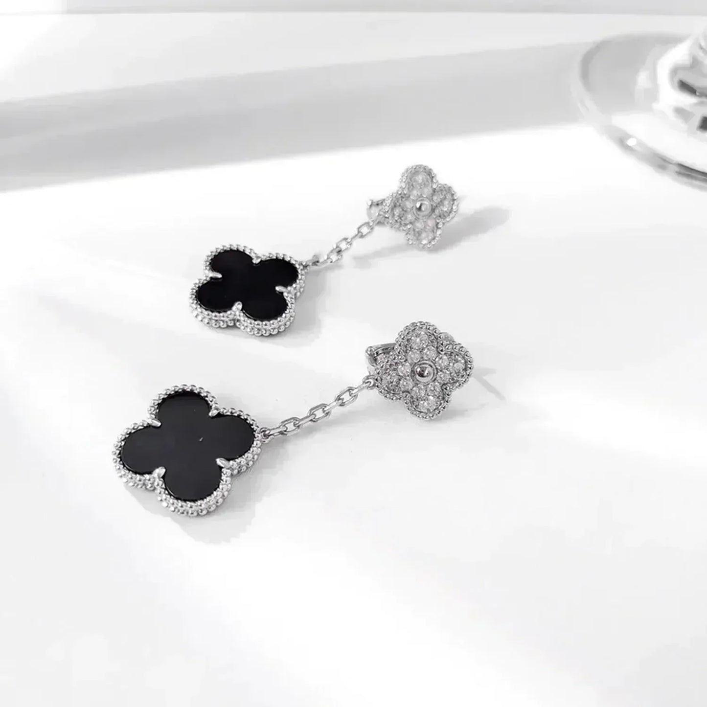 [kincade]CLOVER 2 MOTIFS  DIAMOND ONYX EARRINGS SILVER