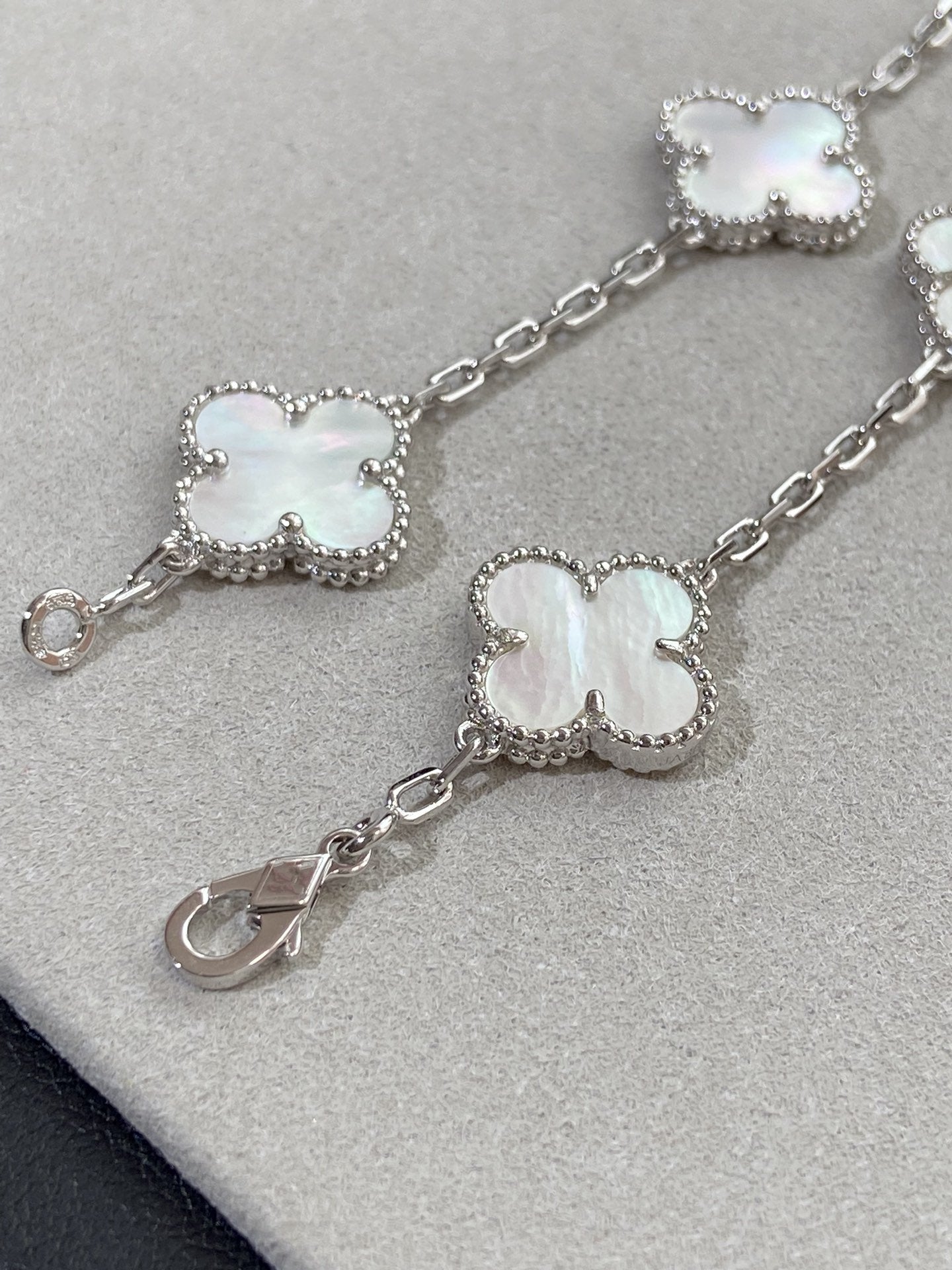 [kincade]CLOVER SILVER MOP 5 MOTIF BRACELET