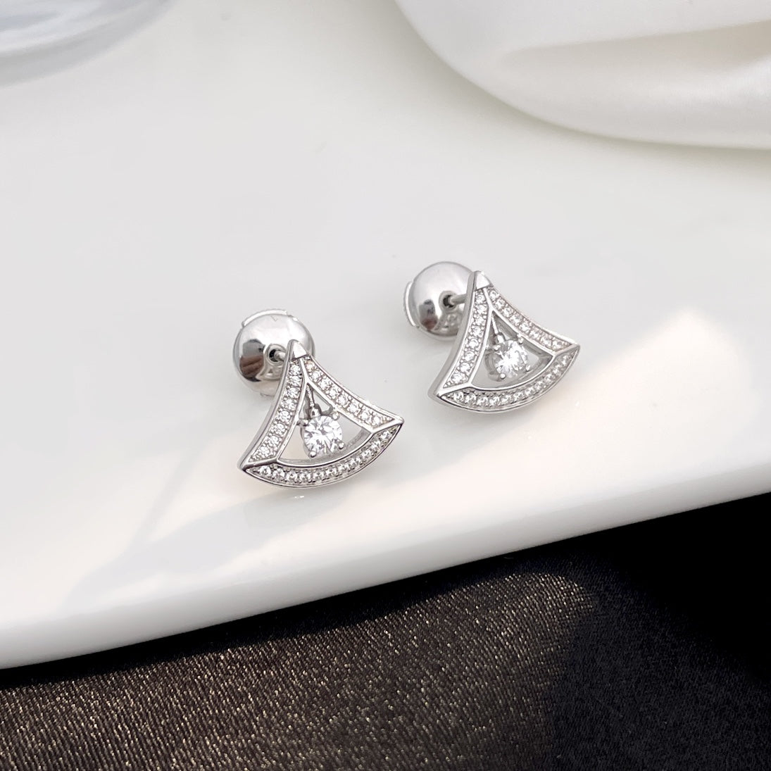 [kincade]DREAM MINI DIAMOND STUD EARRINGS