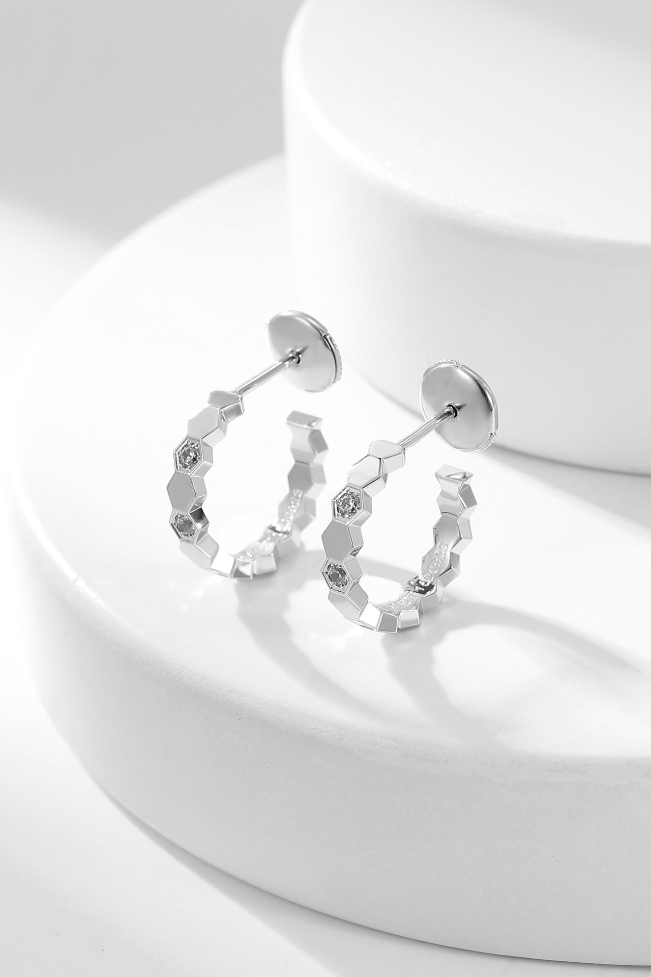 [kincade]BEE LOVE DIAMOND HOOP EARRINGS