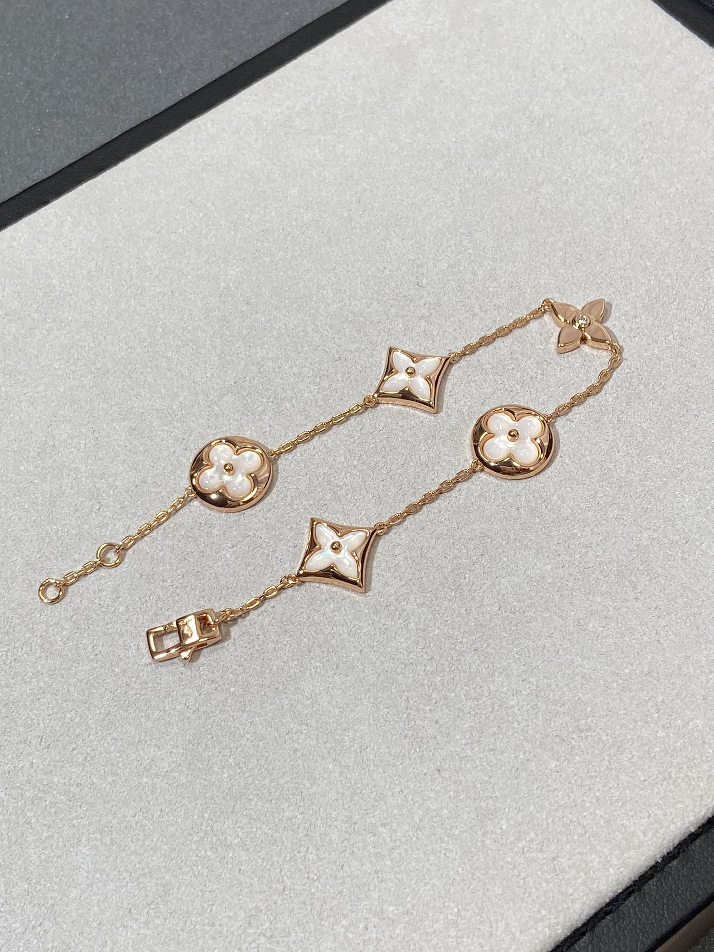 [kincade]STAR AND SUN 5 MOTIF MOP PINK GOLD BRACELET