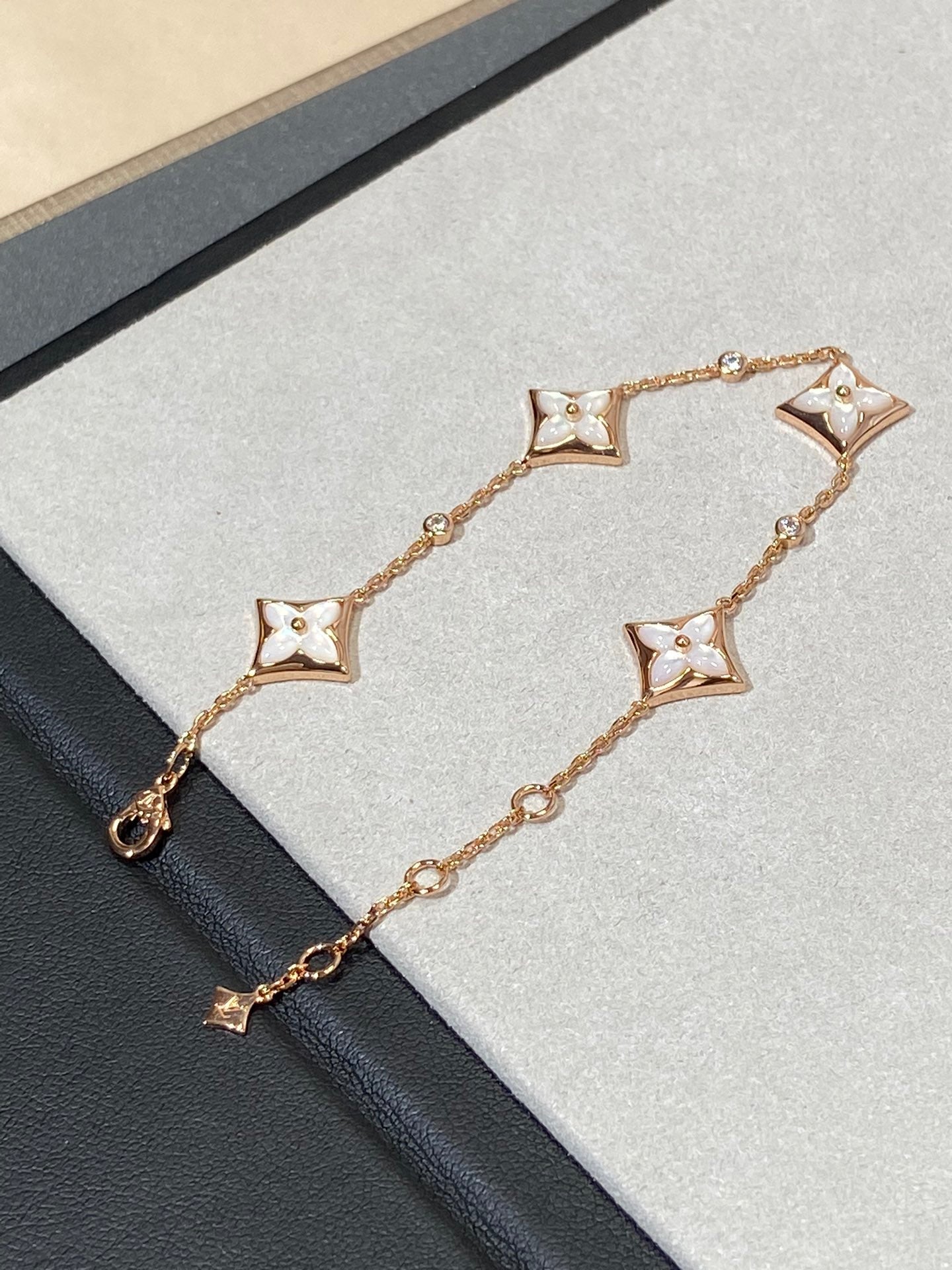 [kincade]STAR 4 MOTIF MOP DIAMOND PINK GOLD BRACELET