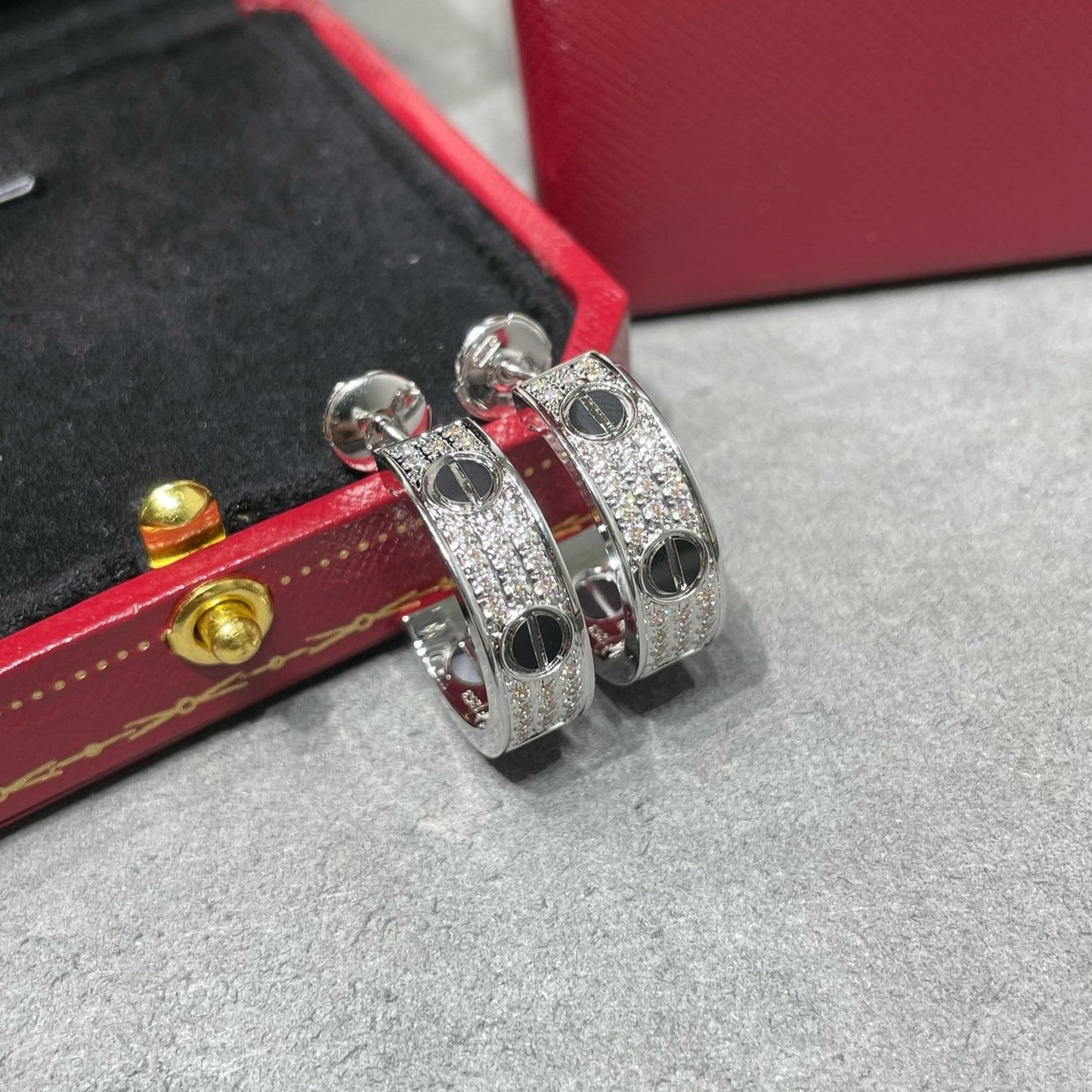 [kincade]LOVE CERAMIC DIAMOND PAVED SILVER EARRINGS