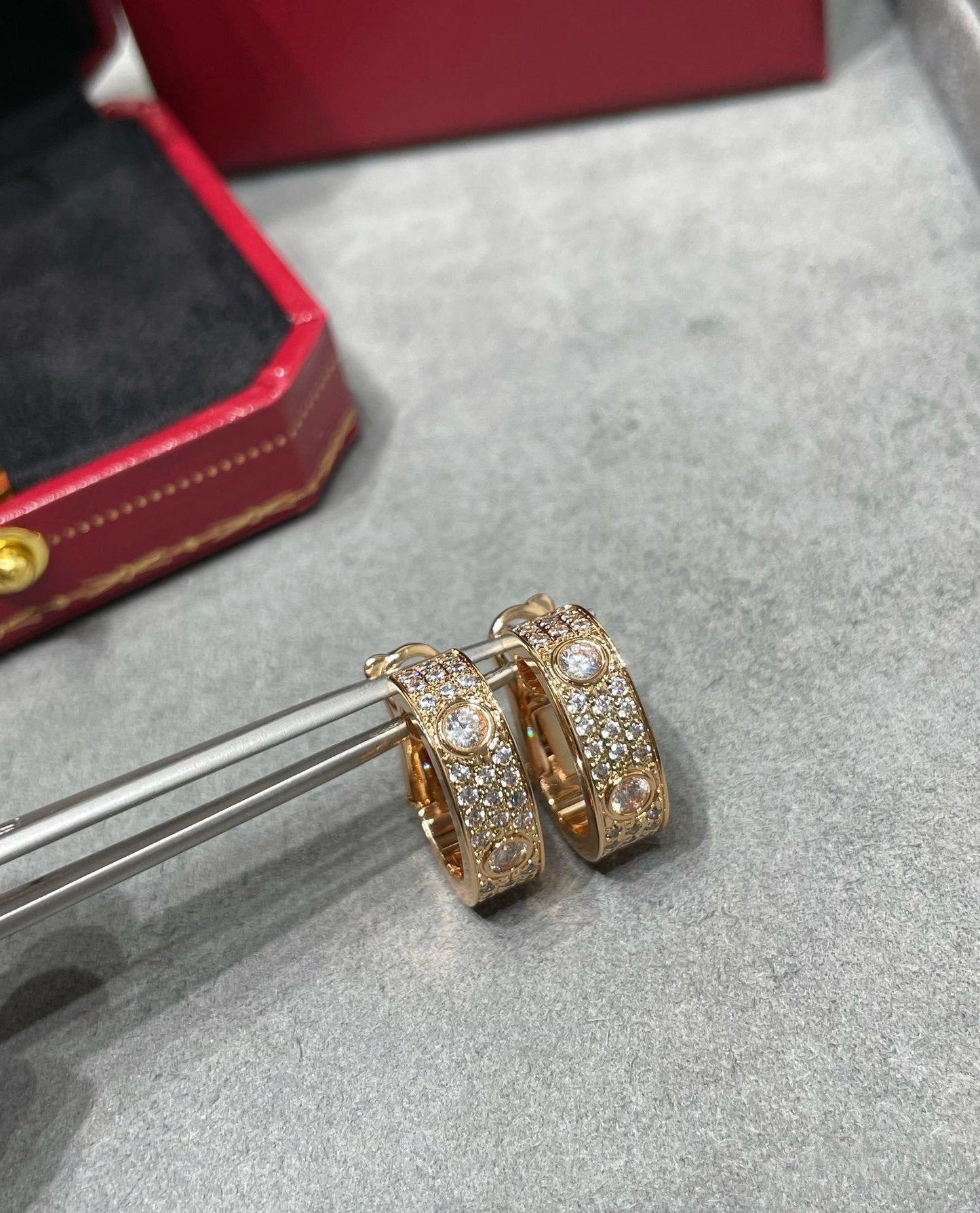 [kincade]LOVE 5.5MM DIAMOND PAVED EARRINGS