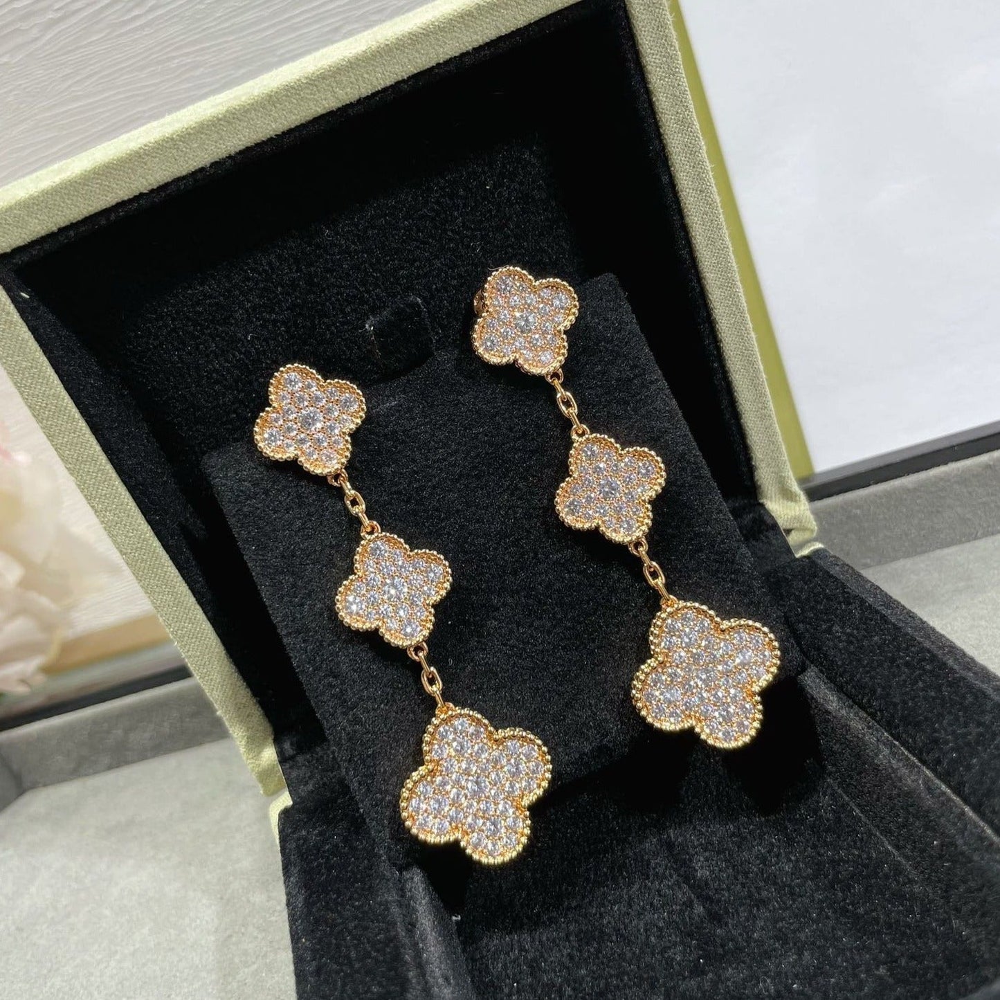 [kincade]CLOVER 3 MOTIFS DIAMOND PAVED ROSE GOLD EARRINGS