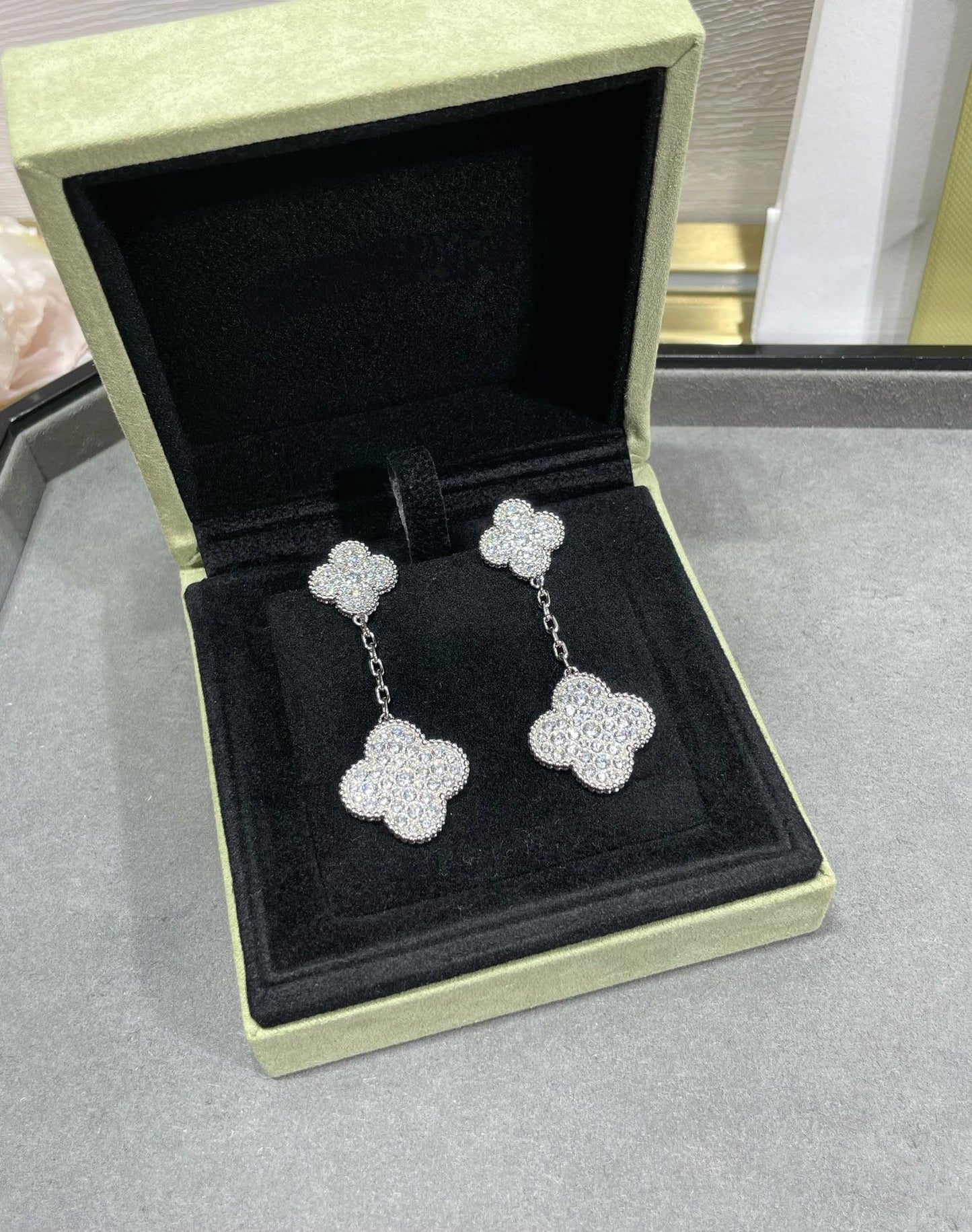 [kincade]CLOVER 2 MOTIFS DIAMOND PAVED SILVER EARRINGS