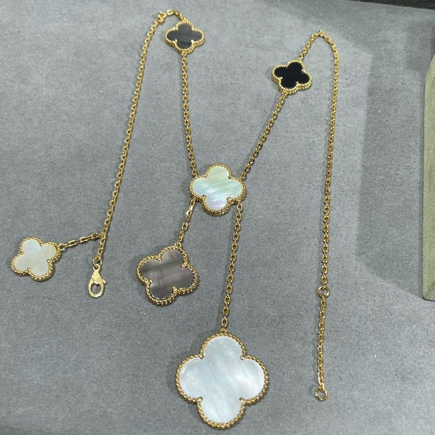 [kincade]CLOVER 6 MOTIF MOP ONYX GOLD NECKLACE