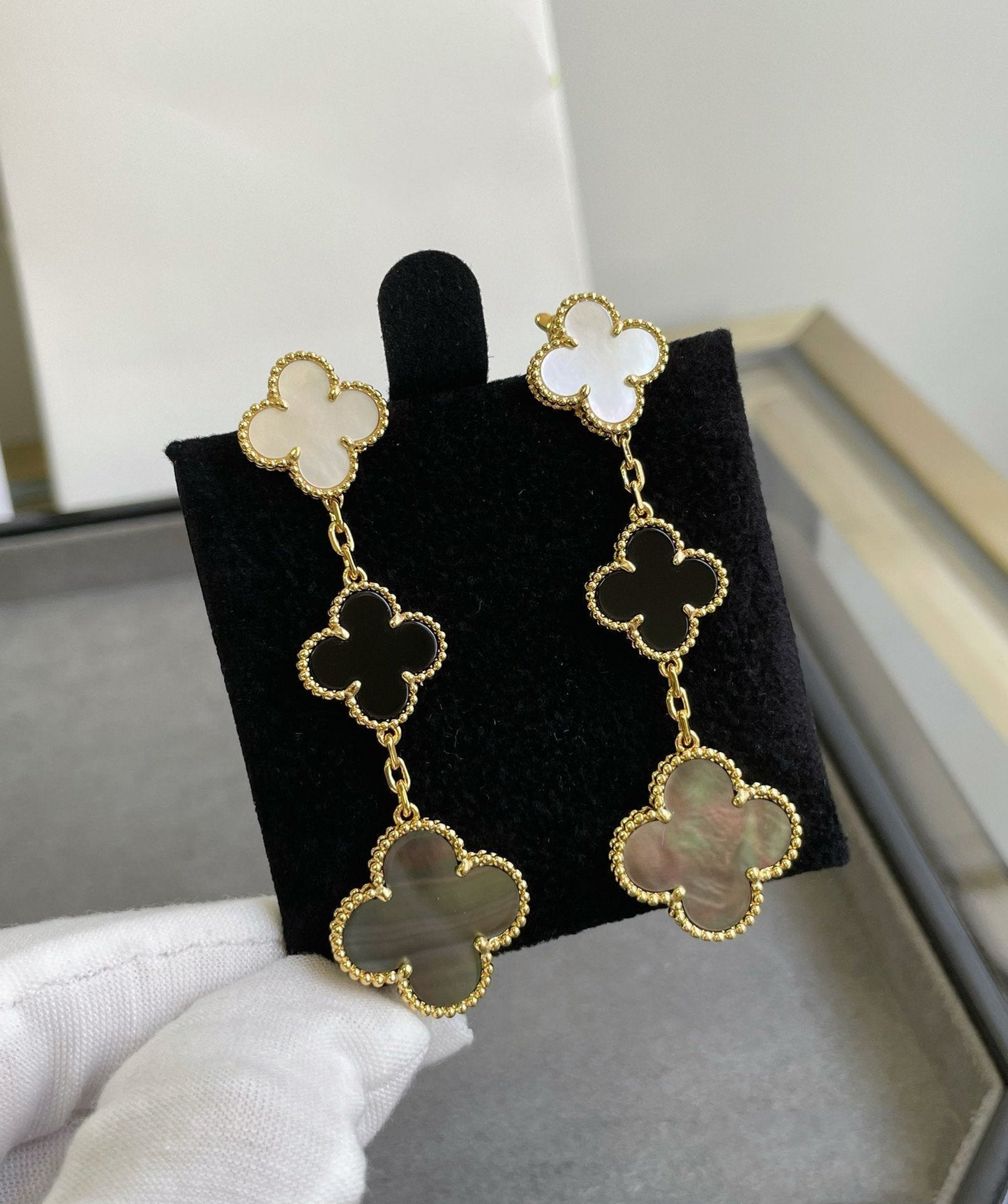 [kincade]CLOVER 3 MOTIF MOP ONYX DARK MOP PINK GOLD EARRINGS