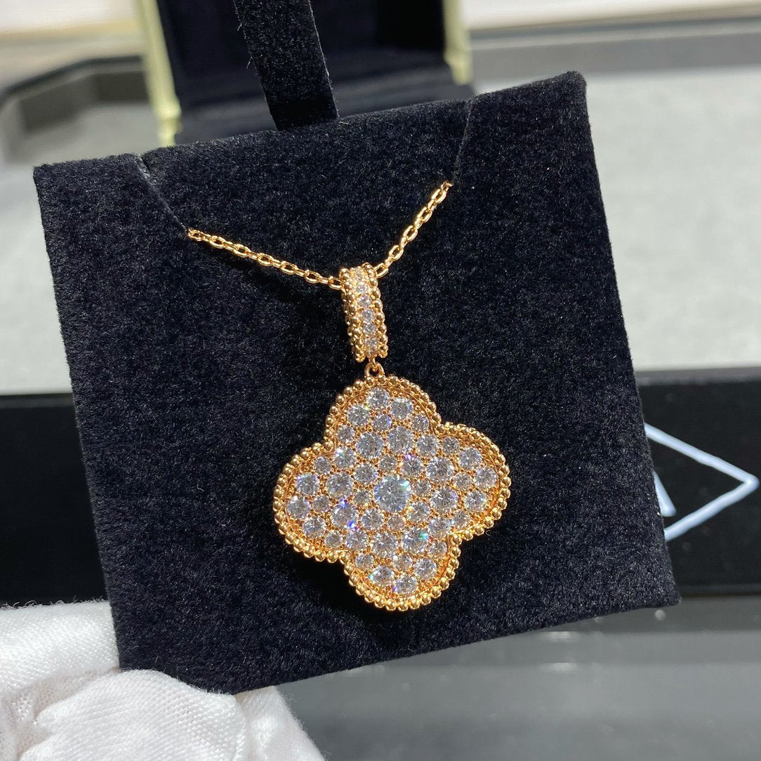 [kincade]CLOVER 25MM LARGE PEDANT DIAMOND PAVED LONG NECKLACE