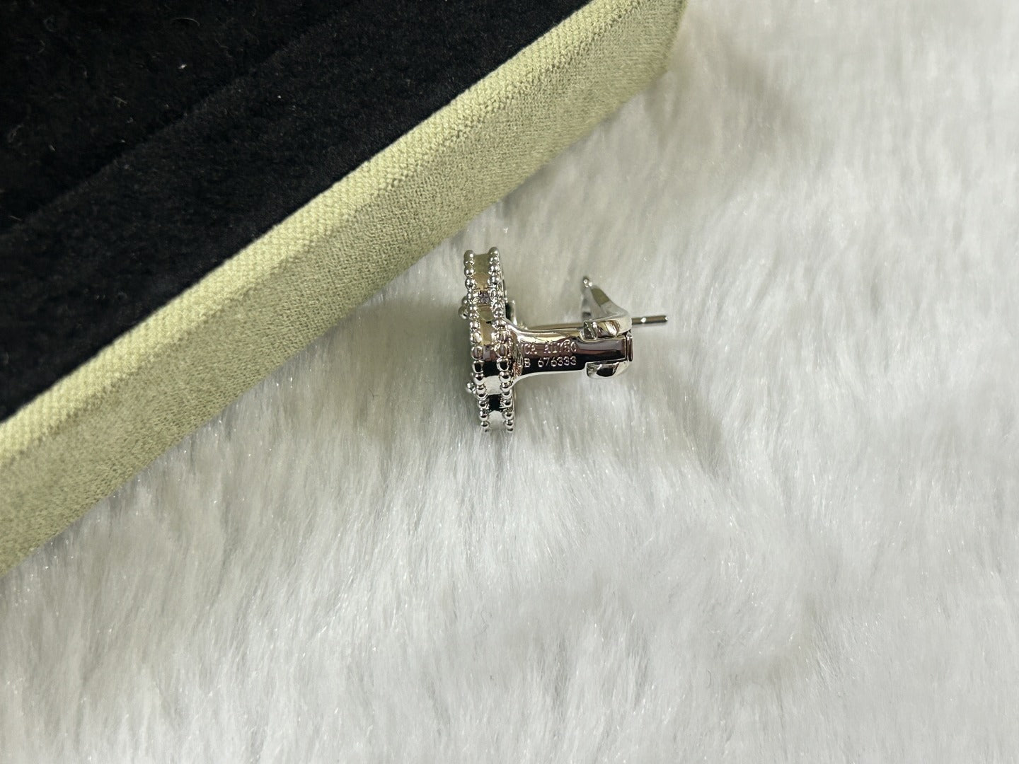 [kincade]CLOVER PIETERSITE MEDIUM STUD EARRINGS