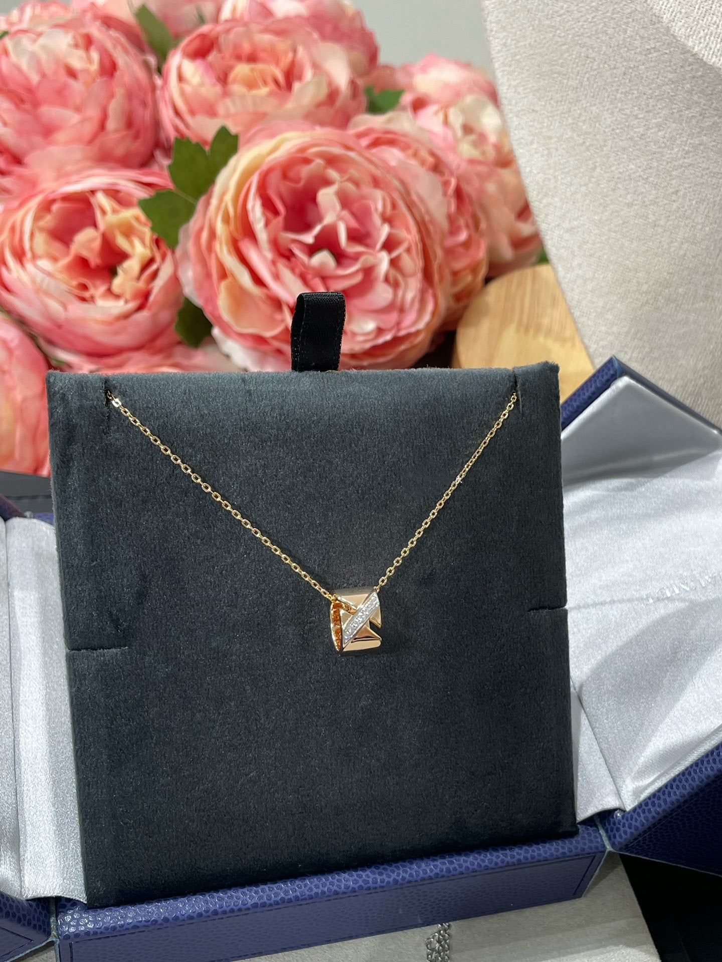 [kincade]LIENS EVIDENCE DIAMOND NECKLACE