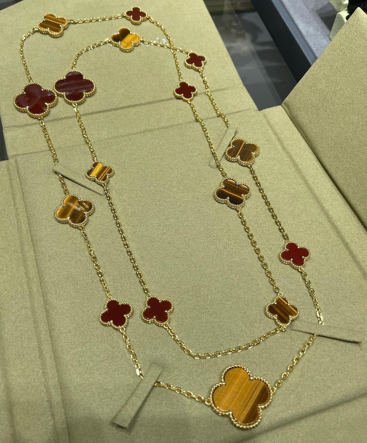 [kincade]CLOVER 16 MOTIF CARNELIAN TIGER EYE ROSE GOLD NECKLACE