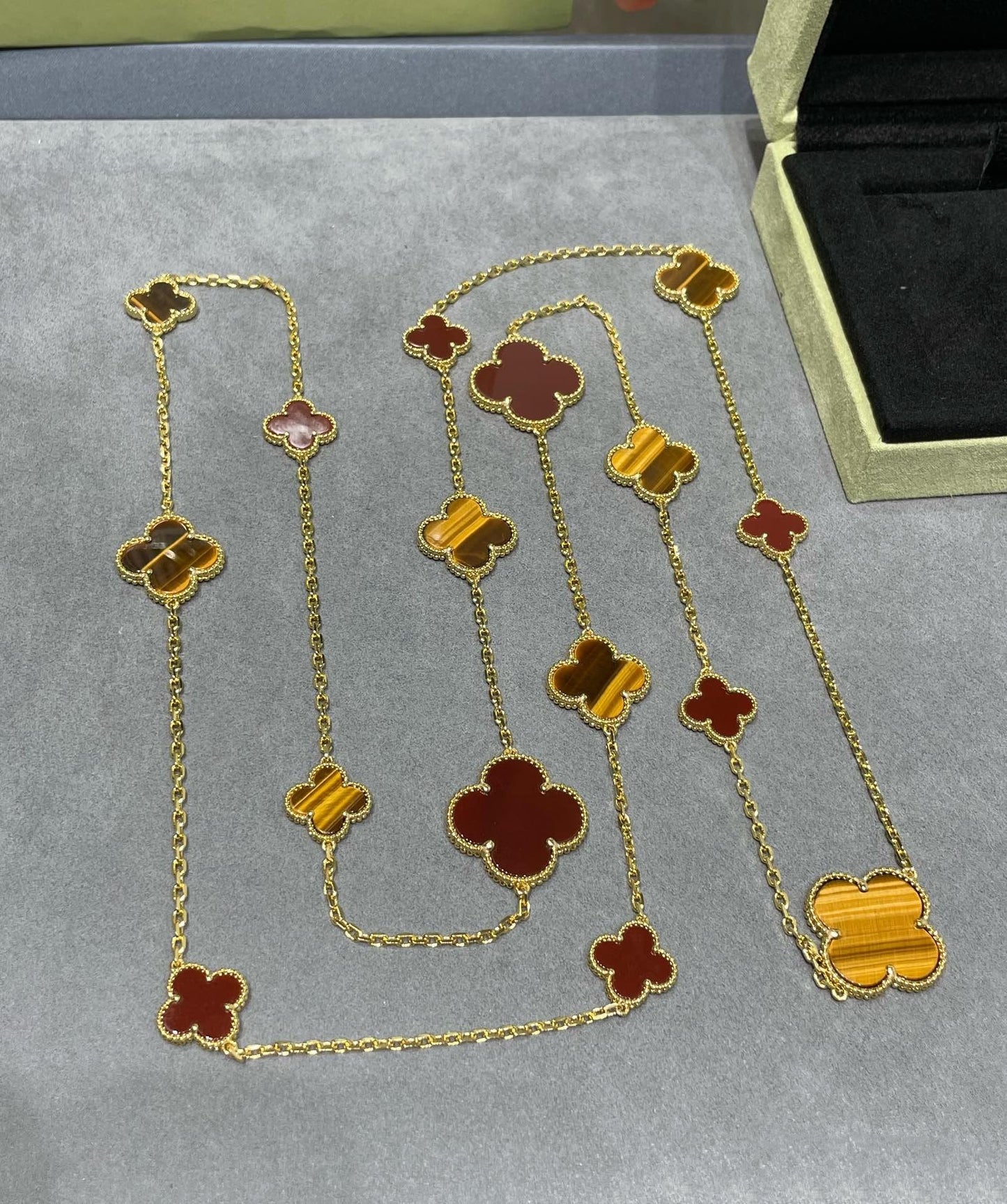 [kincade]CLOVER 16 MOTIF CARNELIAN TIGER EYE ROSE GOLD NECKLACE