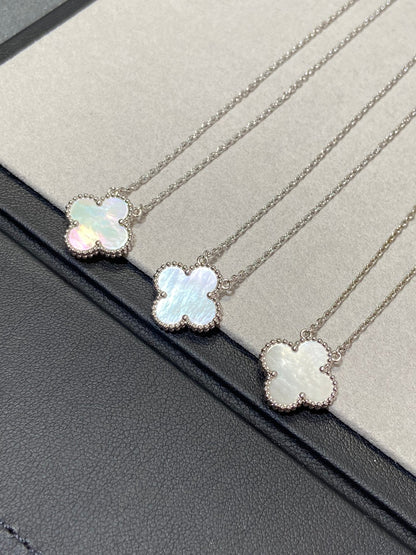 [kincade]CLOVER MEDIUM SILVER WHITE MOP NECKLACE